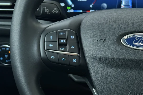 Ford Focus SW Active (2025) — foto 2 van 17