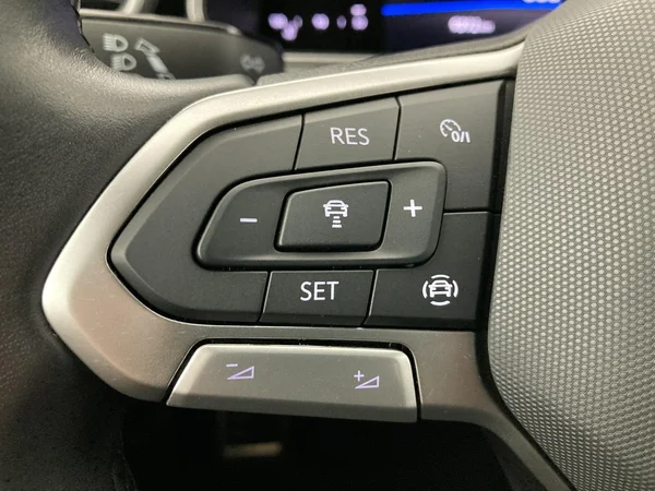 VOLKSWAGEN T-Roc (2024) — foto 9 van 36