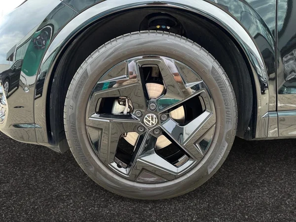VOLKSWAGEN Tiguan (2025) — foto 14 van 22