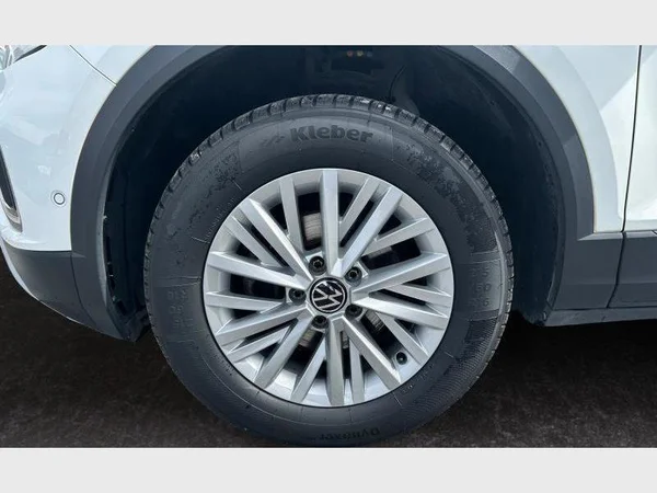 Volkswagen T-Roc (2022) — foto 22 van 29