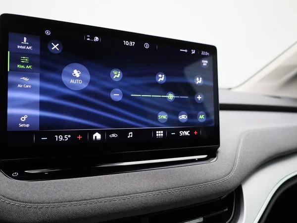 Škoda Enyaq iV (2023) — foto 19 van 43
