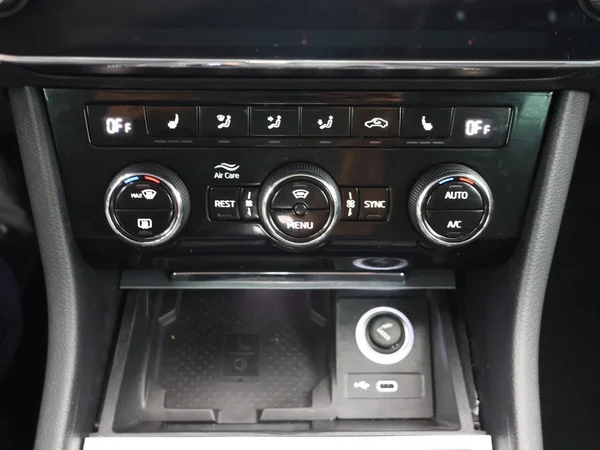 SKODA Superb Combi (2024) — foto 22 van 29