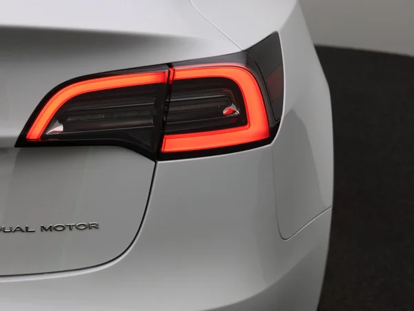 Tesla Model 3 (2022) — foto 30 van 40