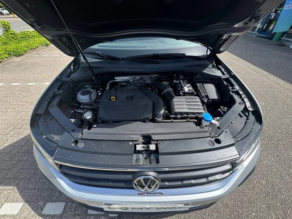 VOLKSWAGEN Tiguan (2022) — foto 9 van 23