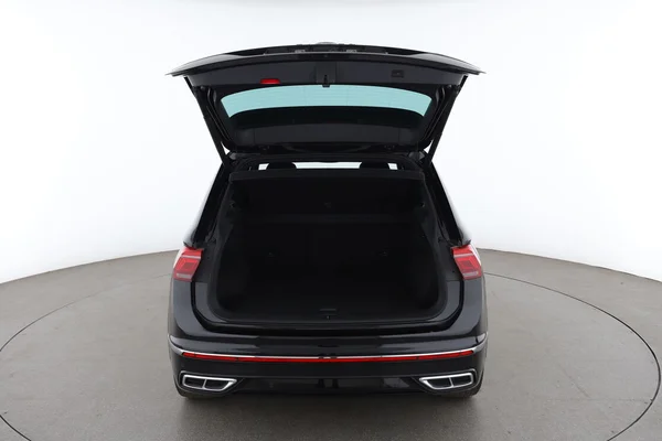 Volkswagen Tiguan (2021) — foto 7 van 16
