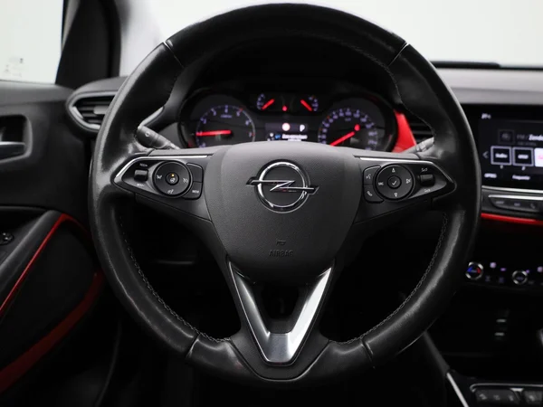 Opel Crossland (2022) — foto 36 van 38