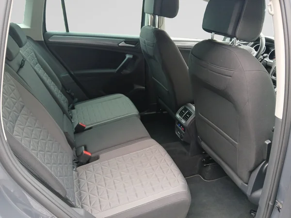 VOLKSWAGEN Tiguan (2021) — foto 5 van 18