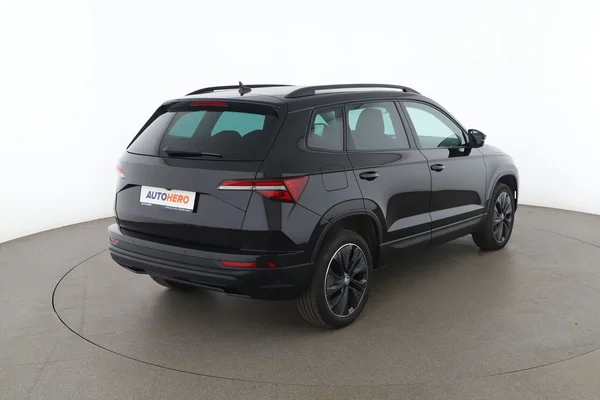 Skoda Karoq (2023) — foto 12 van 16