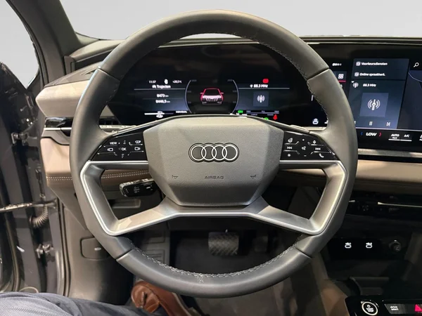 AUDI Q6 e-tron (2025) — foto 2 van 17
