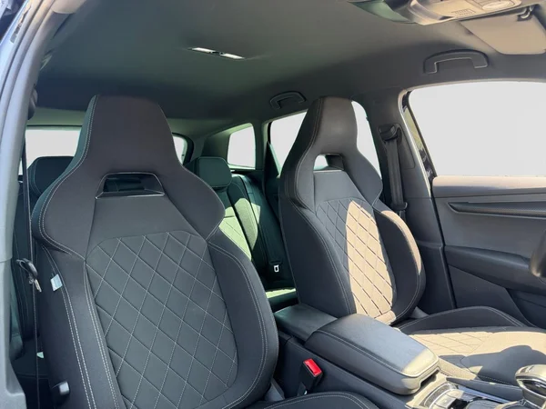 SKODA Karoq (2025) — foto 13 van 23