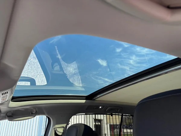 VOLKSWAGEN Touran (2019) — foto 2 van 20