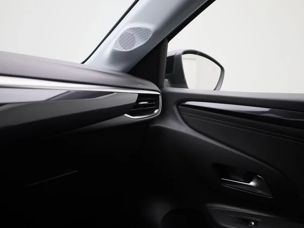 Opel Corsa-e (2023) — foto 18 van 36