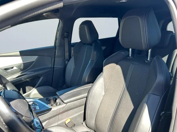 PEUGEOT 5008 Dsl (2022) — foto 2 van 32