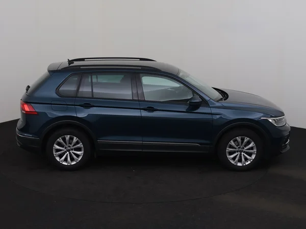 VOLKSWAGEN Tiguan (2022) — foto 24 van 28