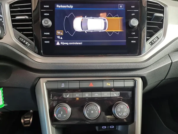 VOLKSWAGEN T-Roc (2021) — foto 9 van 22