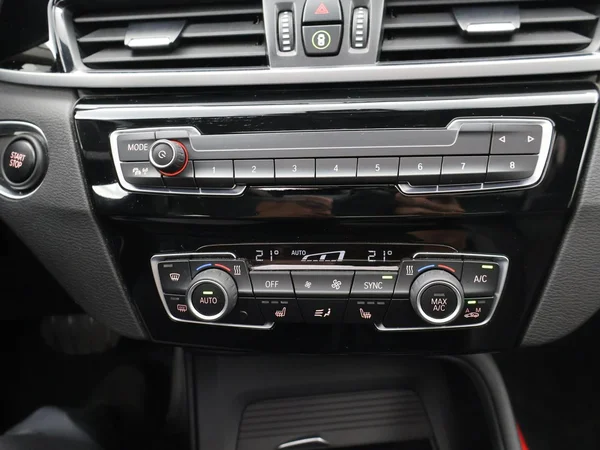 BMW X1 PHEV (F48 LCI) (2022) — foto 10 van 28
