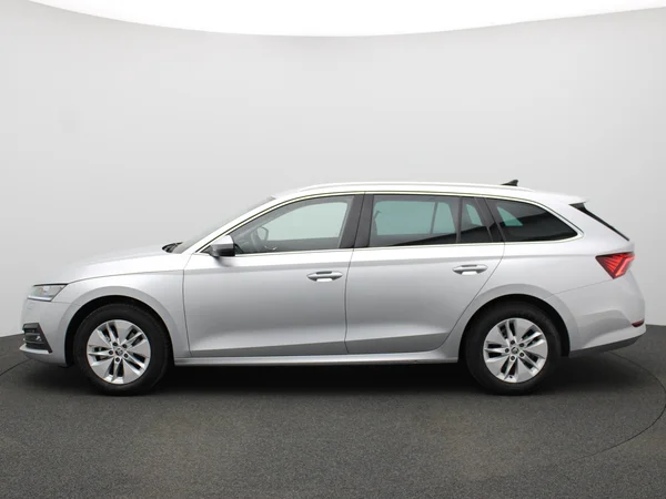 SKODA Octavia Combi (2023) — foto 17 van 18