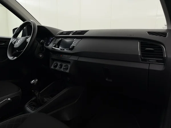 SKODA Fabia (2021) — foto 3 van 25