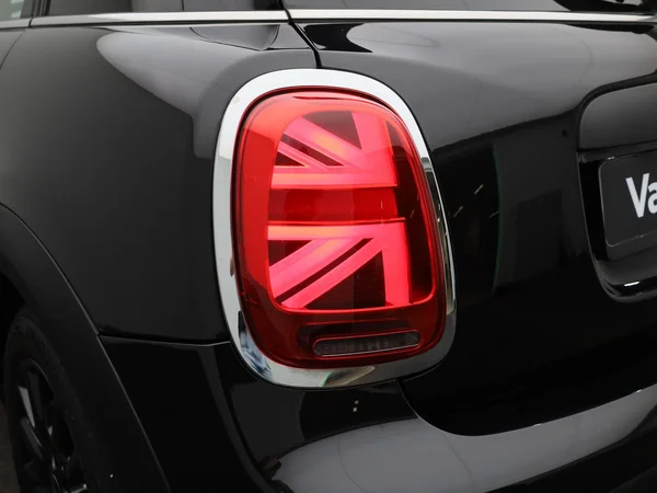 MINI One (2022) — foto 19 van 32