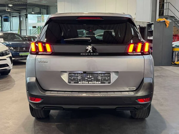 Peugeot 5008 (2023) — foto 13 van 18