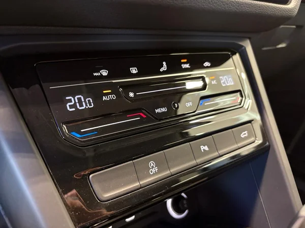VOLKSWAGEN Touran (2026) — foto 2 van 15