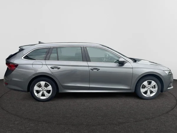 SKODA Octavia Combi (2023) — foto 18 van 21