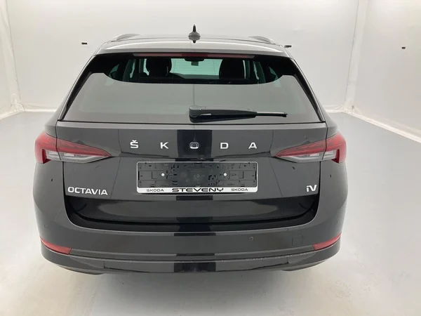 SKODA Octavia Combi PHEV (2022) — foto 13 van 36