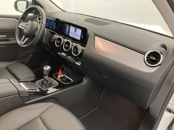 MERCEDES-BENZ B 180 (2022) — foto 8 van 36
