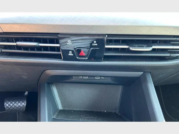 Volkswagen Golf VIII SW (2023) — foto 11 van 29