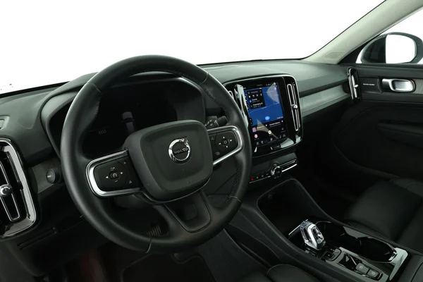 Volvo XC40 (2023) — foto 2 van 16