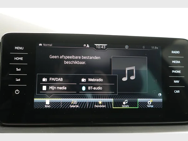SKODA Kamiq (2023) — foto 6 van 28