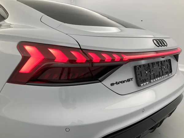 AUDI E-tron GT (2021) — foto 25 van 31