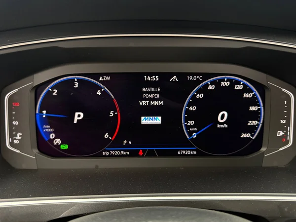 VOLKSWAGEN Tiguan (2023) — foto 15 van 23