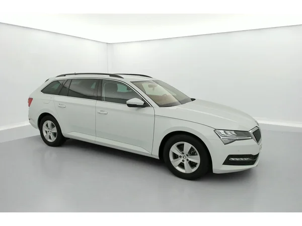 SKODA Superb Combi (2020) — foto 2 van 35
