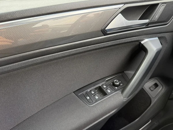 VOLKSWAGEN Tiguan (2020) — foto 8 van 24