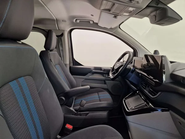 Ford Transit Custom — foto 12 van 15
