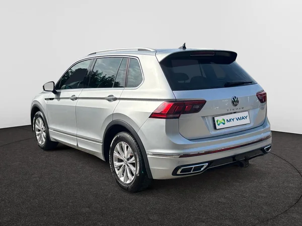 VOLKSWAGEN Tiguan (2021) — foto 18 van 24