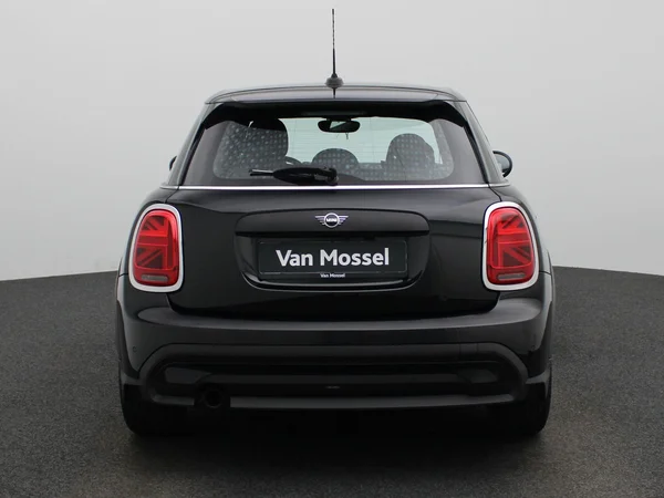 MINI One (2022) — foto 27 van 31