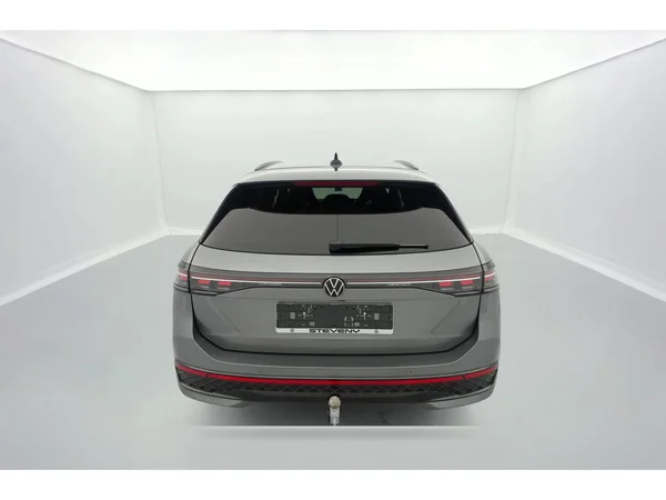 VOLKSWAGEN Passat SW (2024) — foto 33 van 36