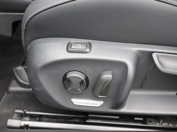 VOLKSWAGEN Passat SW (2024) — foto 6 van 21