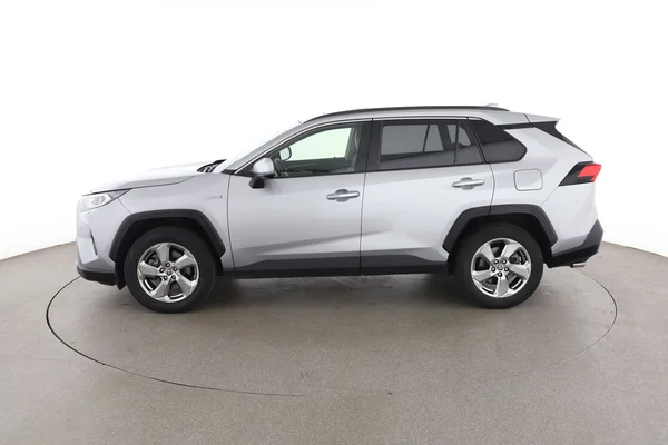 Toyota RAV4 (2021) — foto 9 van 16