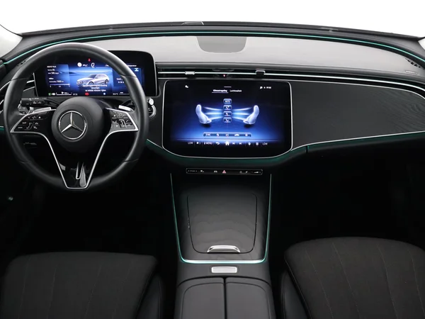 MERCEDES E 220 (2024) — foto 29 van 29