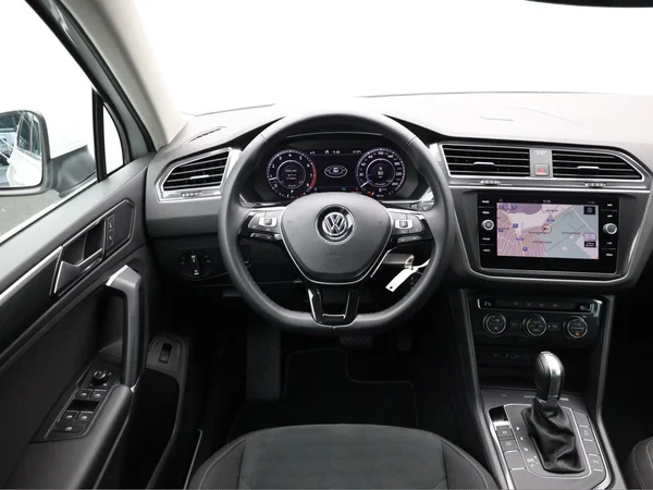 VOLKSWAGEN Tiguan (2017) — foto 5 van 22