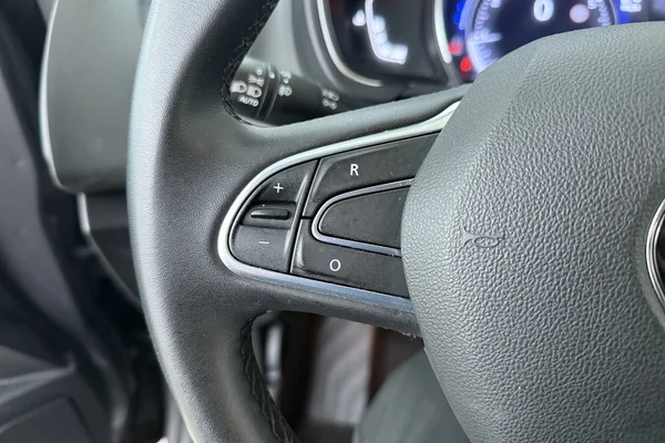Renault Grand Scenic (2021) — foto 6 van 28