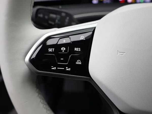 VOLKSWAGEN ID.7 Tourer (2024) — foto 6 van 25