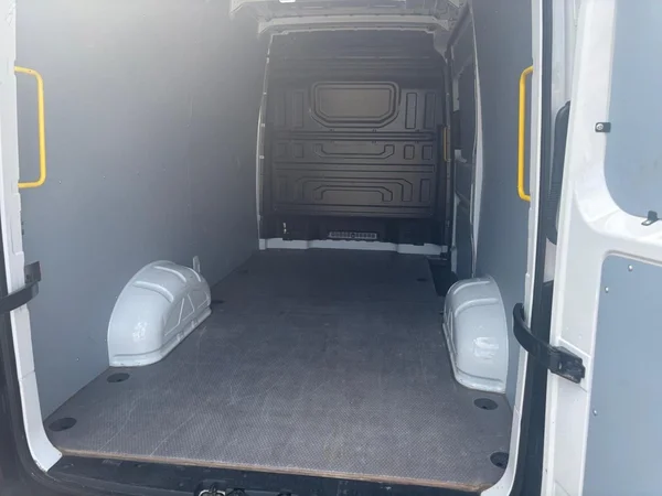 VOLKSWAGEN Crafter 35 Fou Mwb Hr (2024) — foto 4 van 15