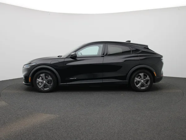 Ford Mustang Mach-E (2021) — foto 34 van 44