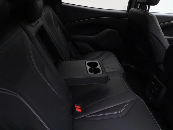 Ford Mustang Mach-E (2023) — foto 30 van 41