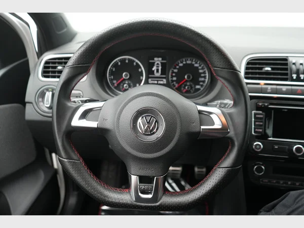 VOLKSWAGEN Polo GTI (2011) — foto 6 van 19