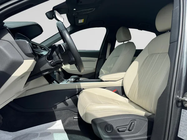 AUDI Q8 Sportback e-tron (2024) — foto 24 van 24